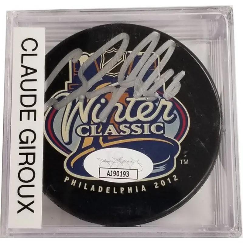 Autograph Hockey Puck: Claude Giroux - Winter Classic